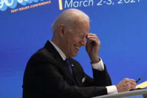 Biden regresar política