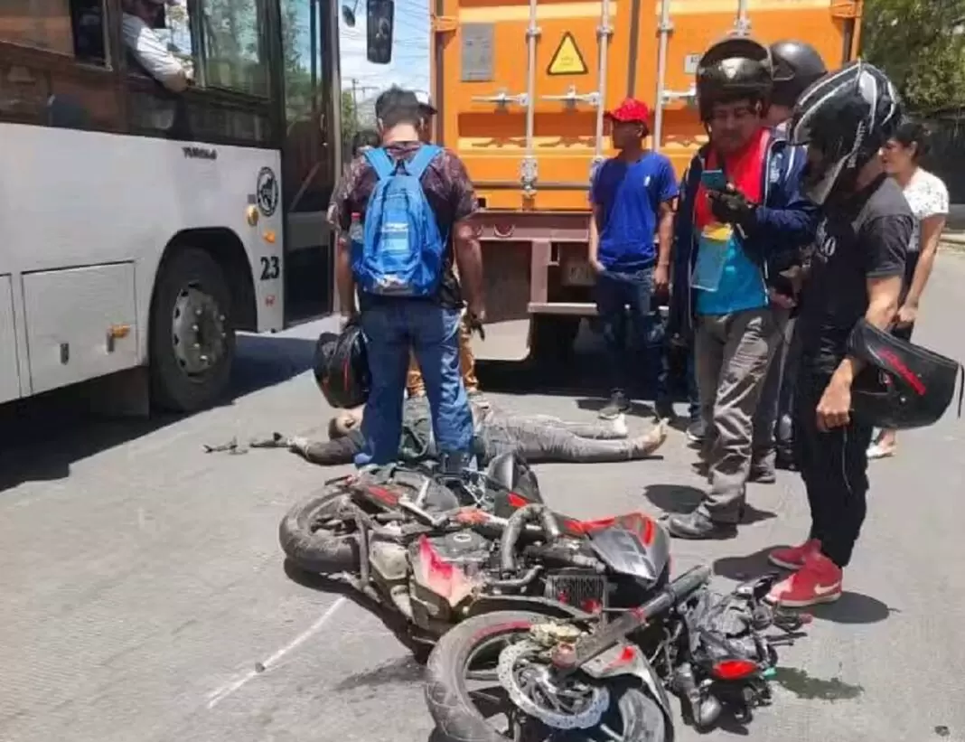 Motociclista muere en el Distrito VI de Managua al estrellarse contra un furgón