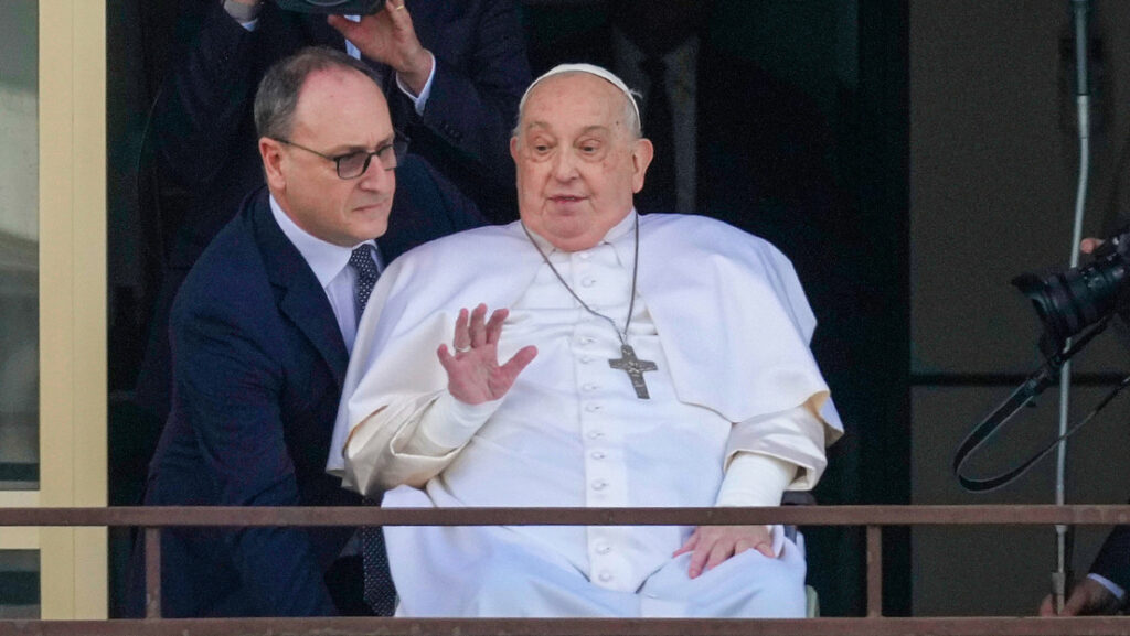 Médico del papa revela al borde de la muerte