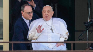 Médico del papa revela al borde de la muerte