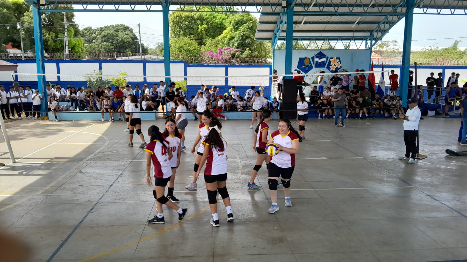 Estudiantes de secundaria participan en festival de voleibol en Managua