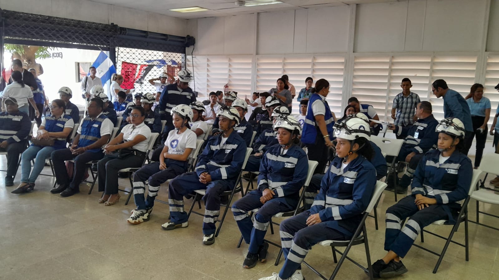 Cruz Blanca entrega equipos y uniformes a socorristas que participarán en el Plan Verano 2025