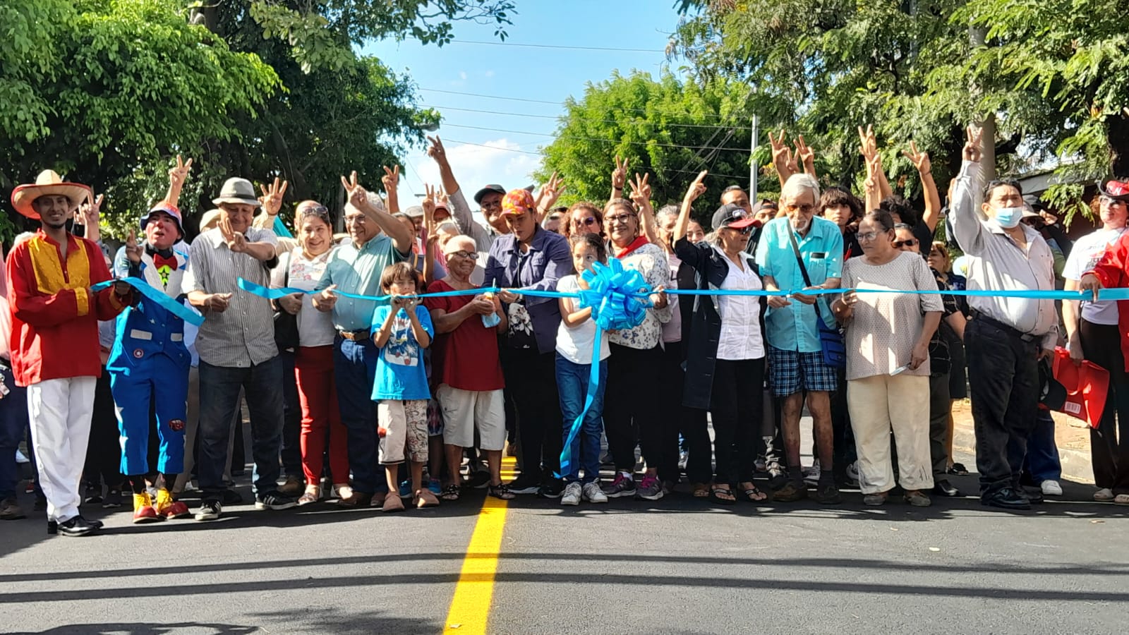 Se inauguran diez calles en dos barrios de Managua