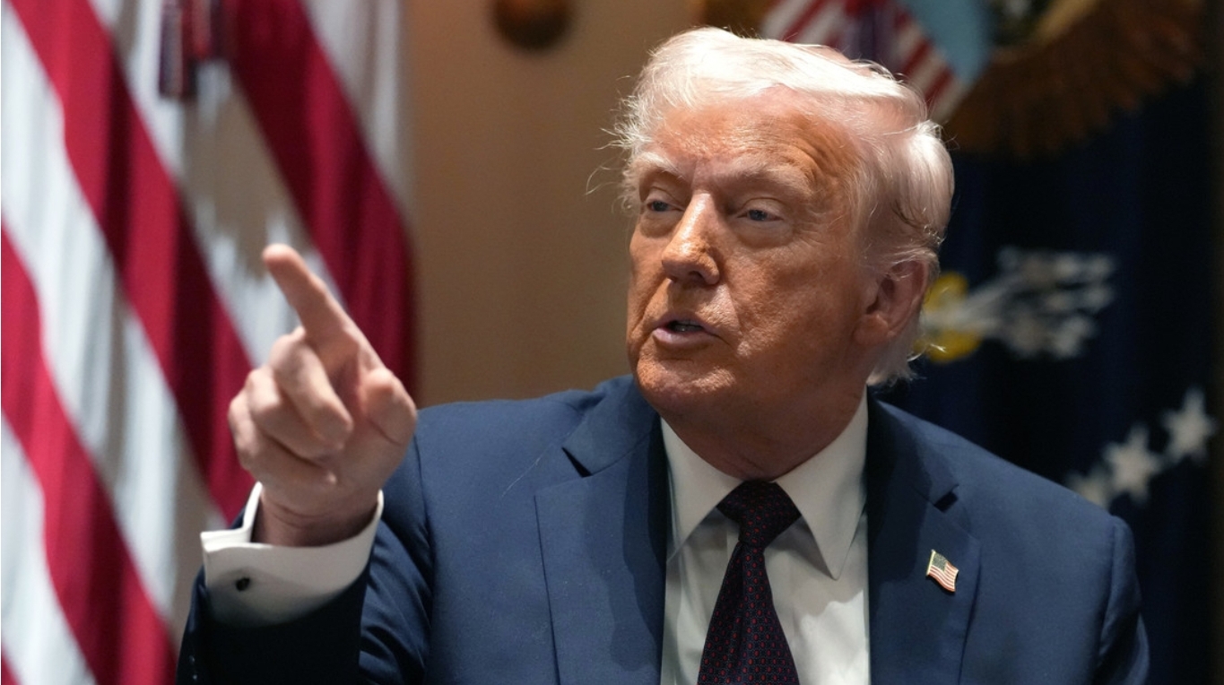 Trump anuncia aranceles del 25% a todos los vehículos no fabricados en EEUU