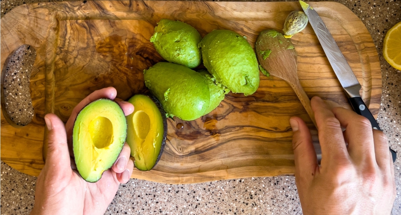 ¿Qué le pasa a tu organismo si comes un aguacate al día?