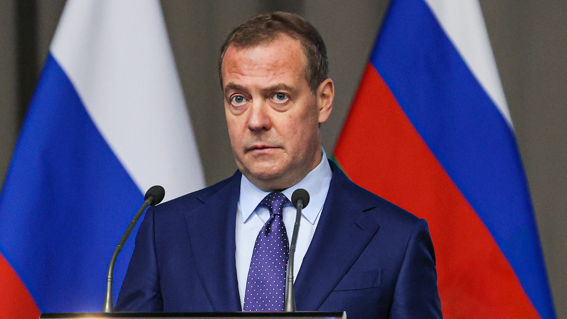 Medvédev: EEUU propuso “un excelente borrador de acuerdo de materias primas al engendro de Kiev”