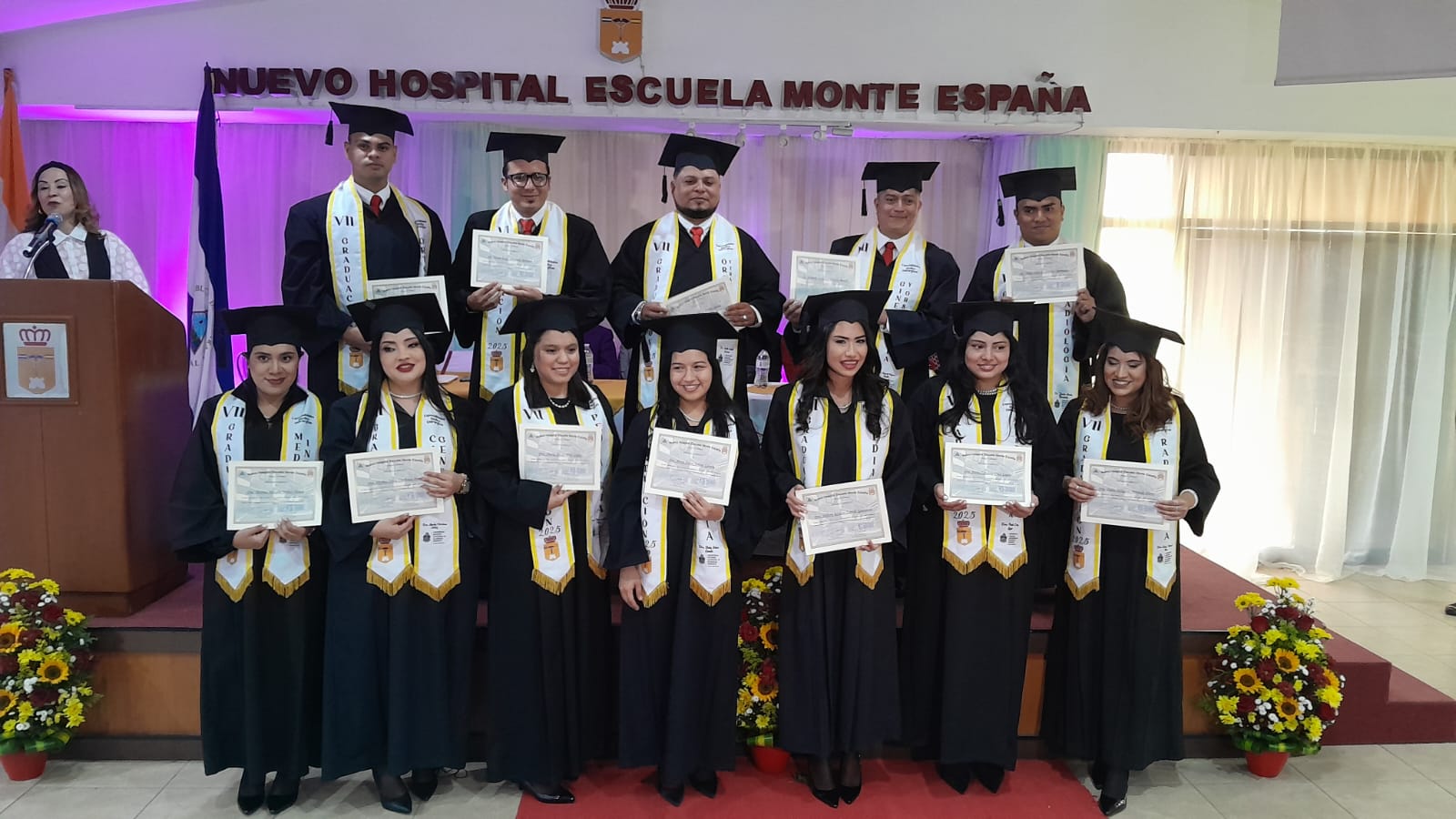 Hospital Monte España gradúa a médicos en diversas especialidades