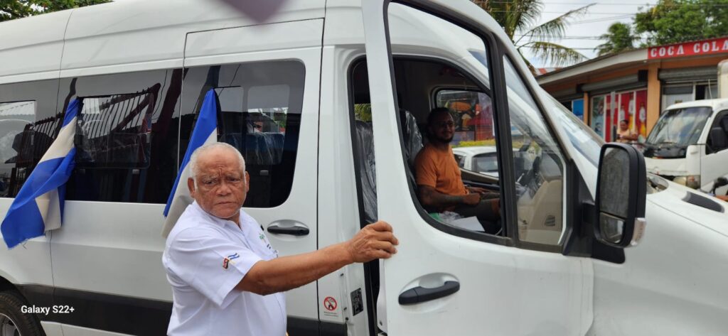 Nuevos microbuses Corn Island