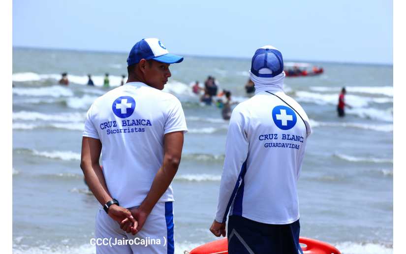 Cientos de brigadistas de la Cruz Blanca