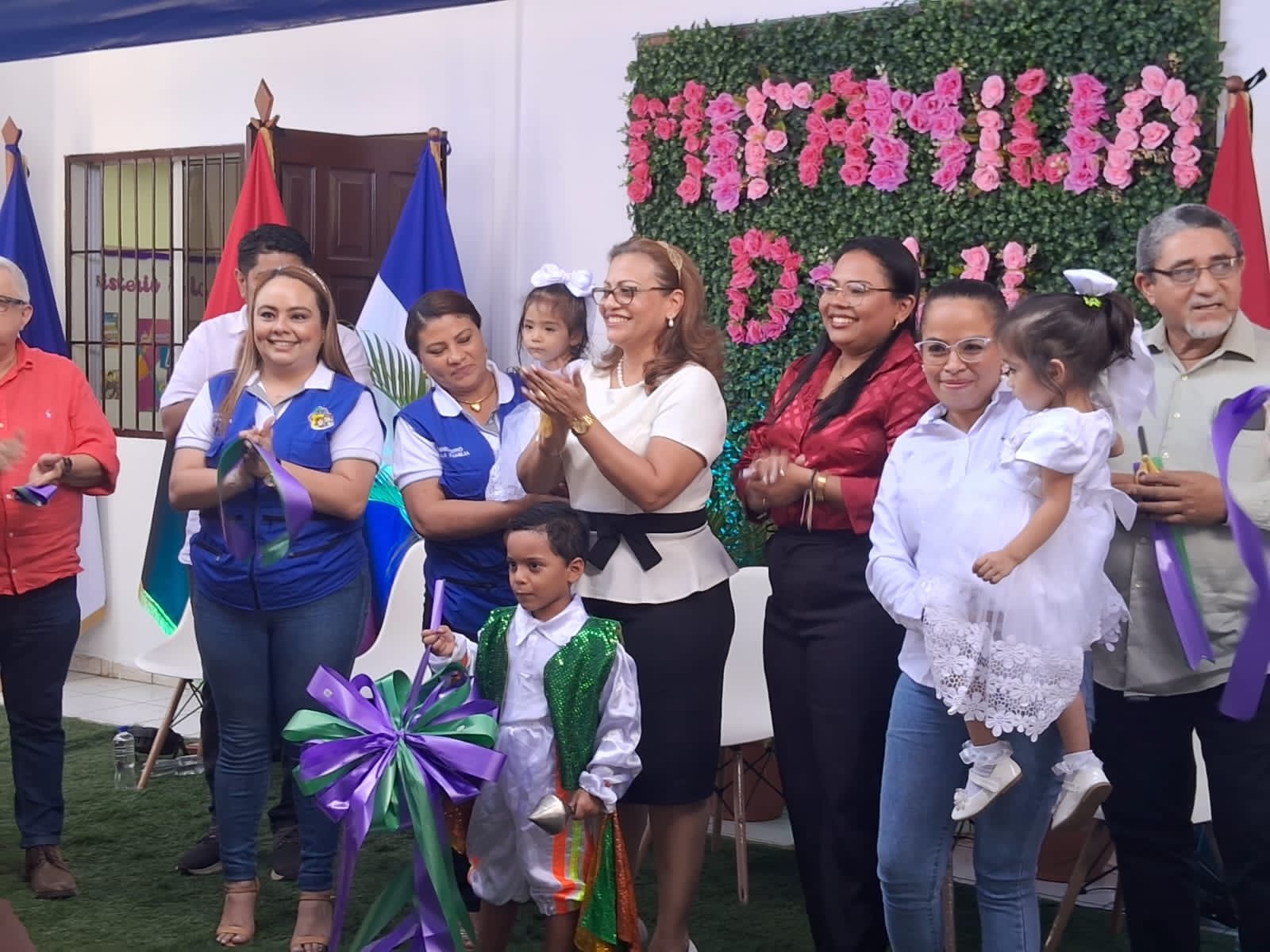 Entregan delegación del Ministerio de la Familia a pobladores del Distrito VI de Managua