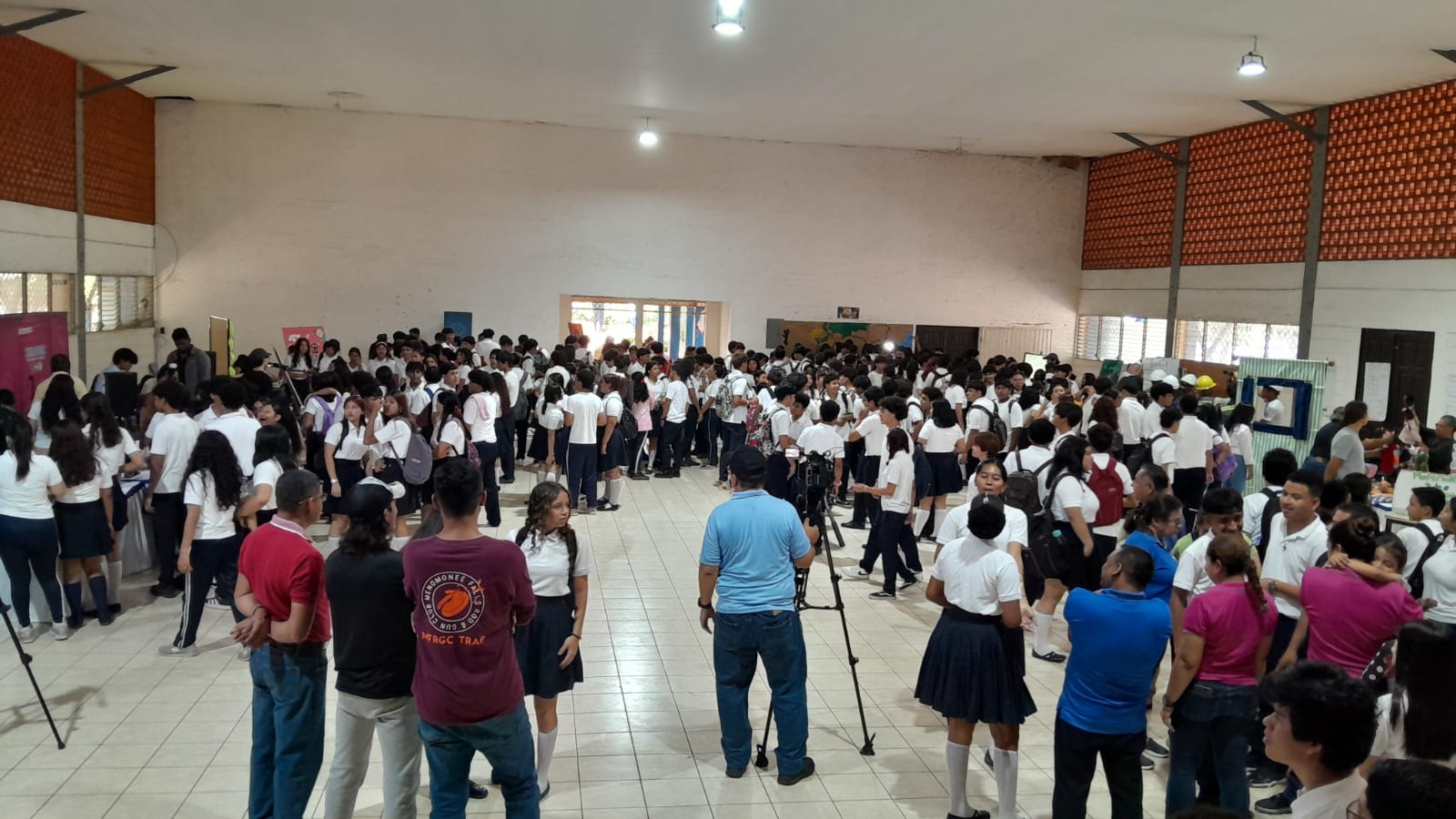 Centros educativos inician Abril Victorioso con actividades recreativas