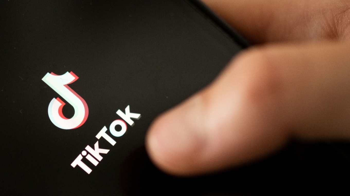 Reto de Tiktok termina en abuso sexual a niño en plena clase y con profesora presente