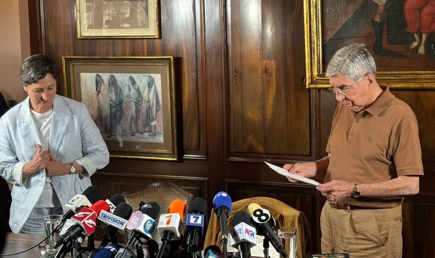 Óscar Arias lamenta que no pueda viajar a EEUU  por cancelación de su visa
