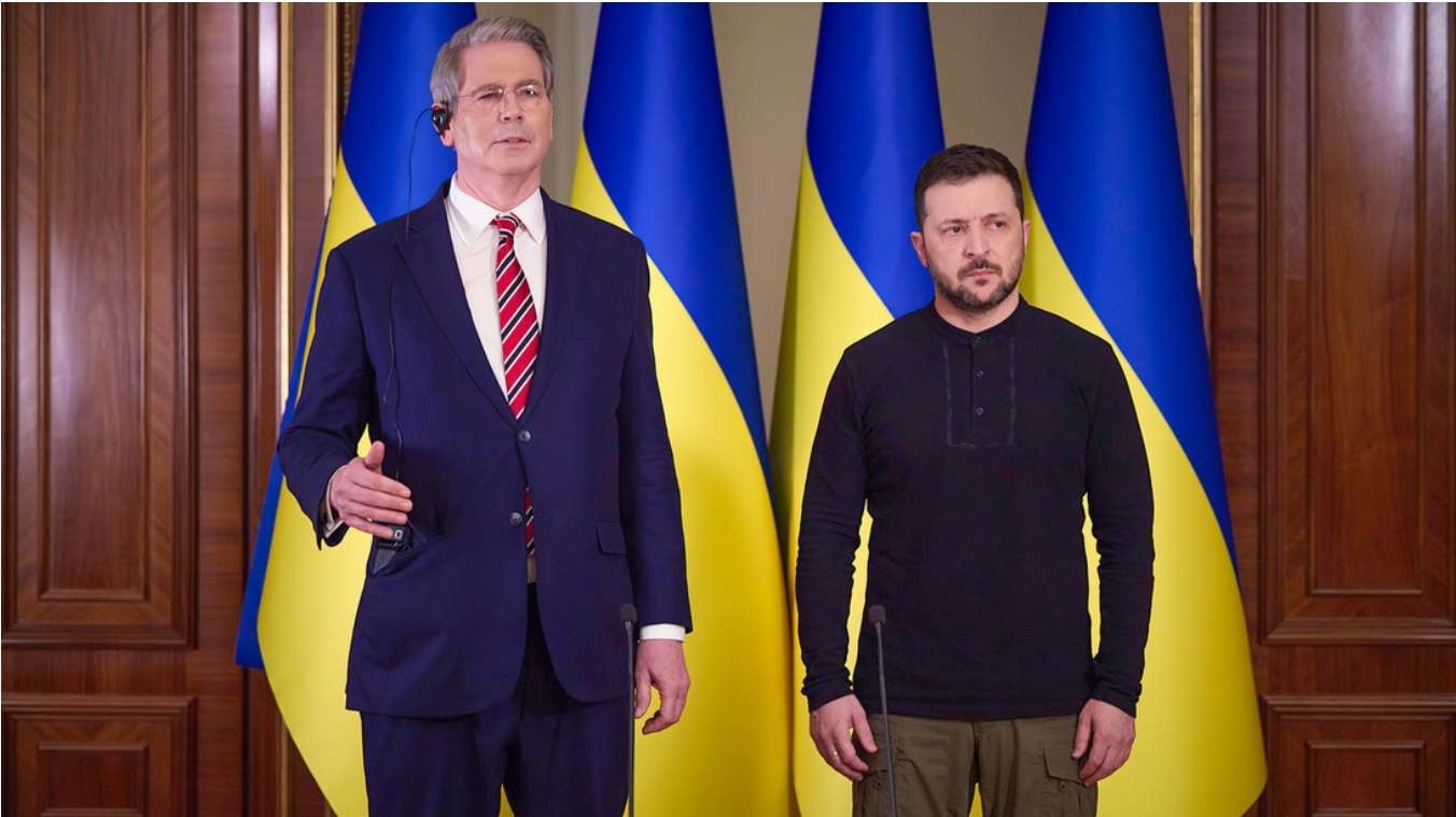 El secretario del Tesoro de EEUU expone las mentiras de Zelenski