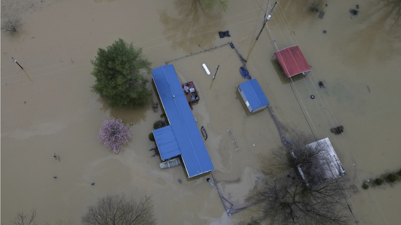 Múltiples muertos por las tormentas y tornados que azotan EEUU