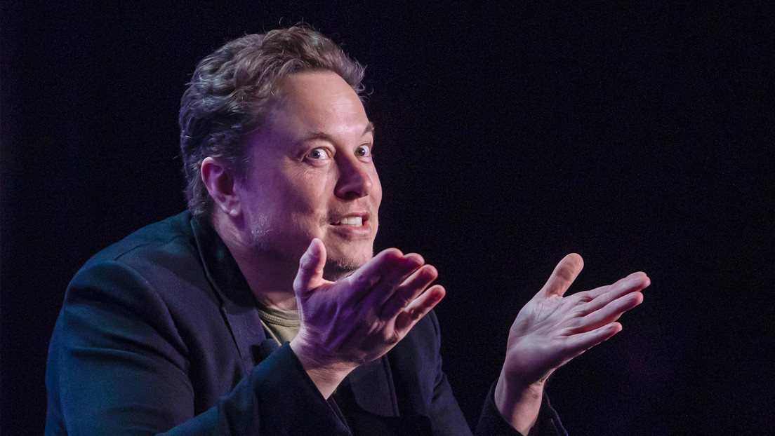 “Más tonto que un saco de ladrillos”: Musk llama públicamente “imbécil” al asesor comercial de Trump