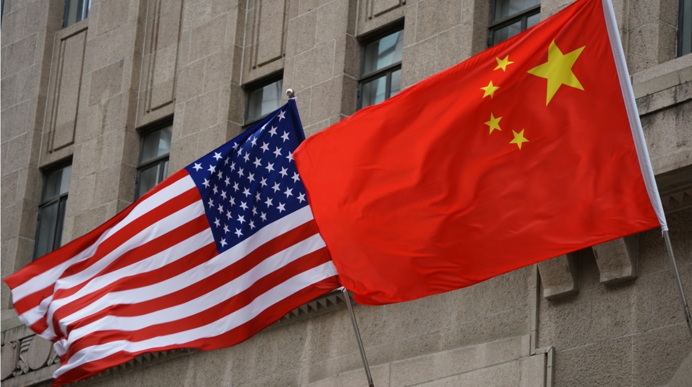 Entran en vigor aranceles de Trump contra decenas de países, incluido el de 104% sobre China