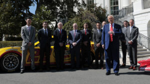 Trump pone pausa arancelaria por 90 días para algunos países