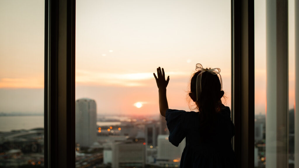 Niña cae del piso 25 y sobrevive