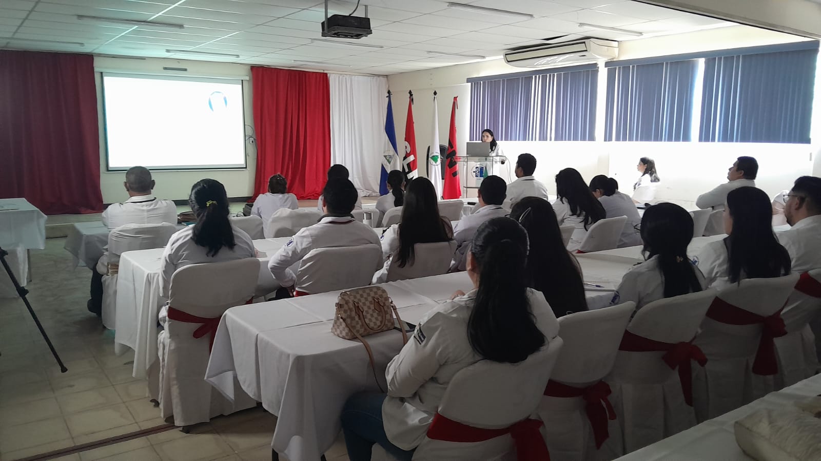 Galenos nicaragüenses fortalecen manejo y tratamiento de la hemofilia