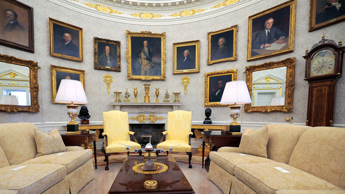 Trump presume de la decoración del “nuevo Despacho Oval” con oro de 24 quilates