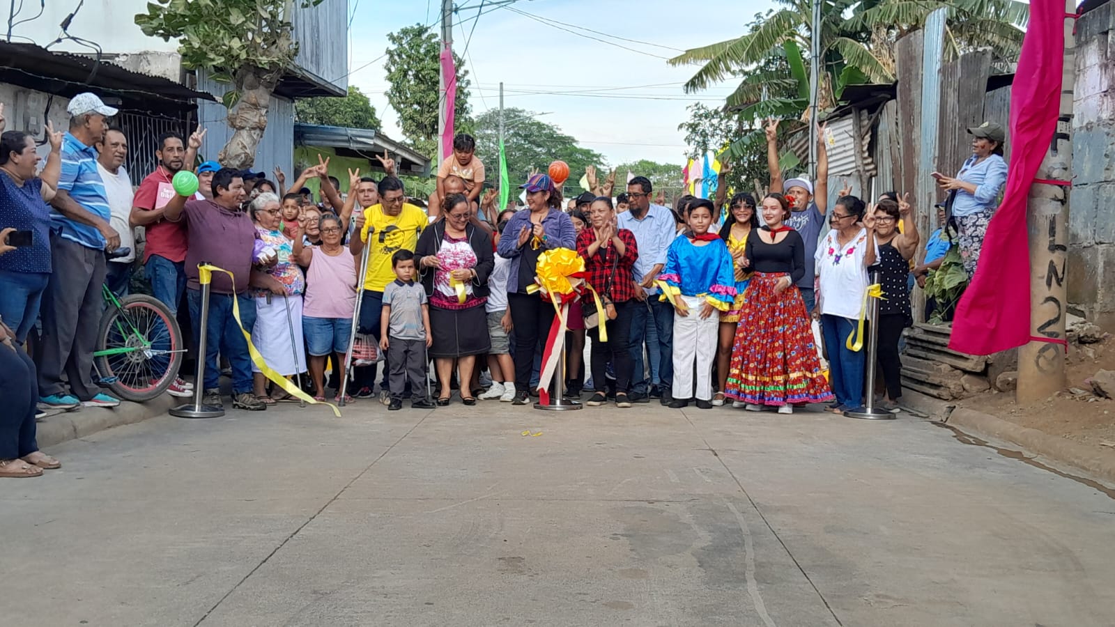Mejoran conectividad vial en el barrio La Esperanza con un nuevo puente