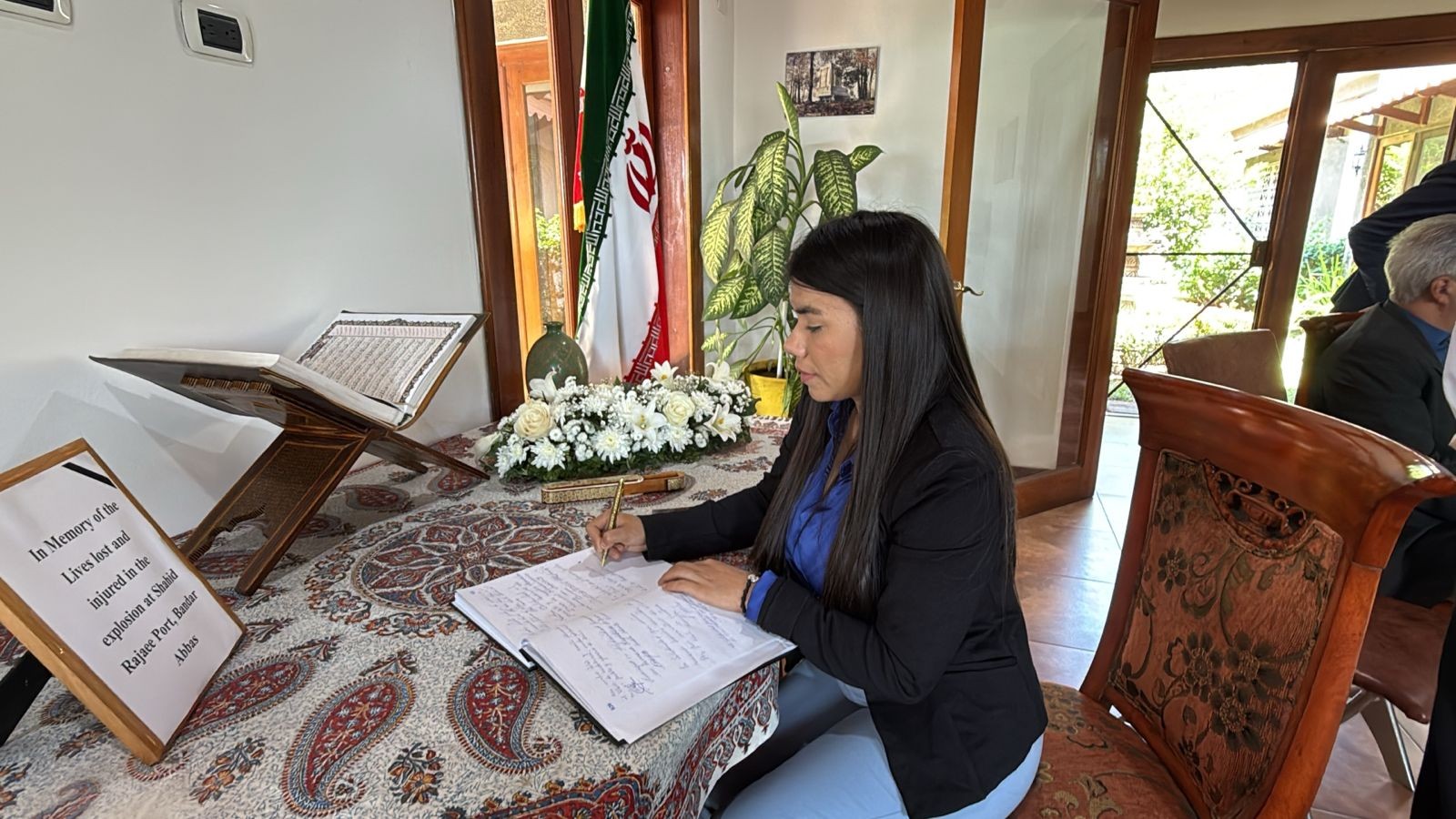 Delegación de Nicaragua firma libro de condolencias por las víctimas de Irán