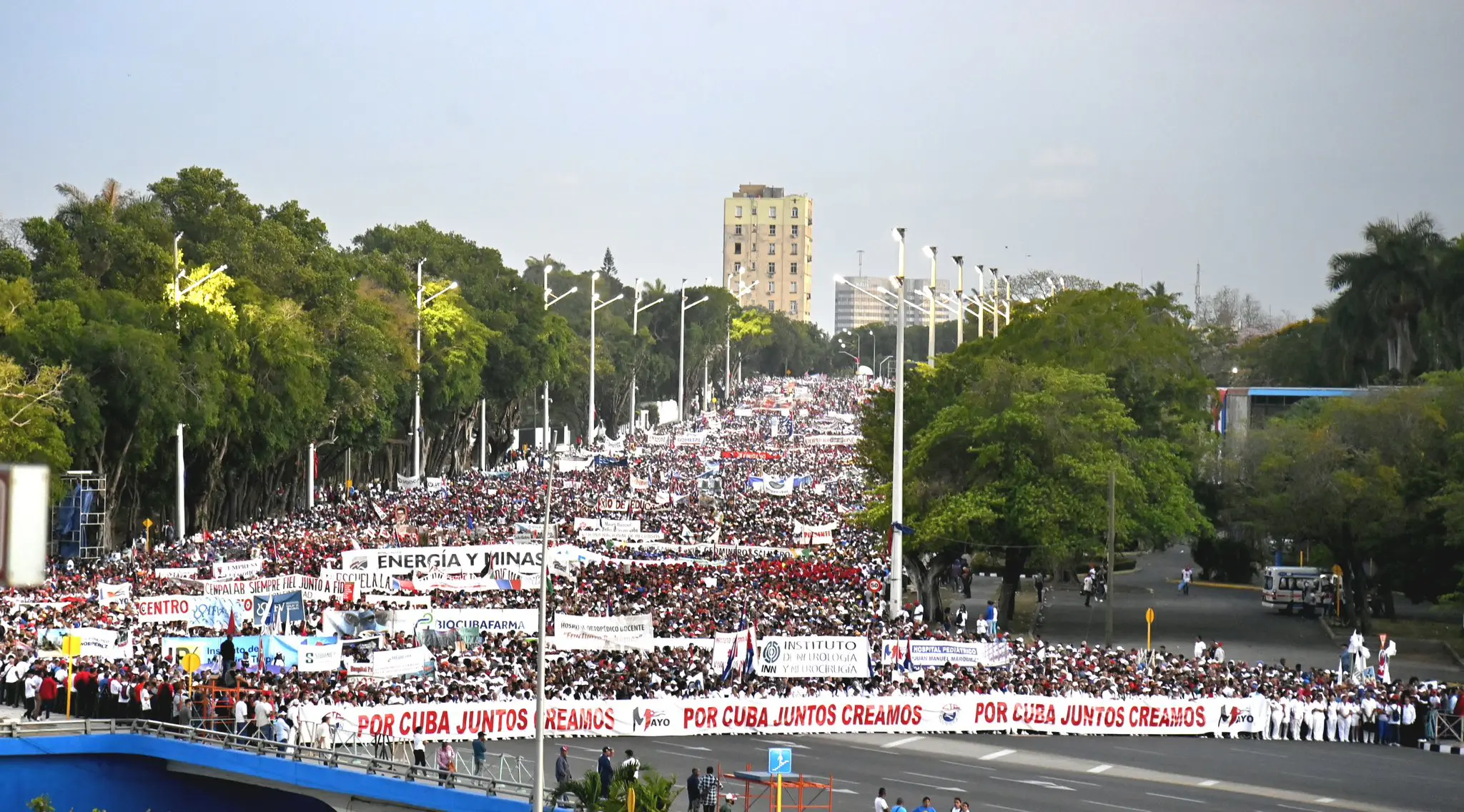 Cuba: Multitudinaria marcha de los trabajadores ratifica respaldo a la Revolución este 1 de Mayo