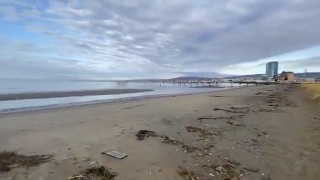 VIDEO: El agua se repliega en la zona de alerta de tsunami en Chile