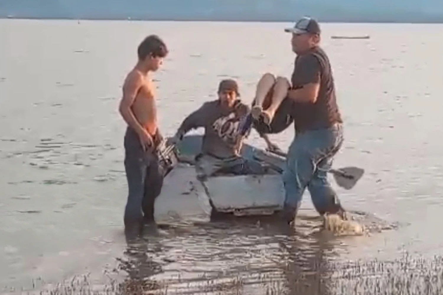 Dos niños mueren en el Lago Apanás tras hundimiento de una lancha
