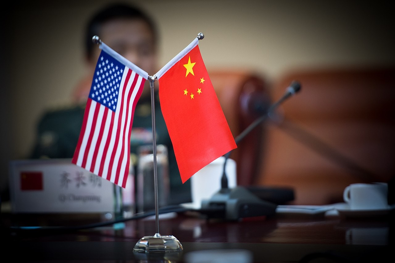 Confirman negociaciones comerciales entre EEUU y China