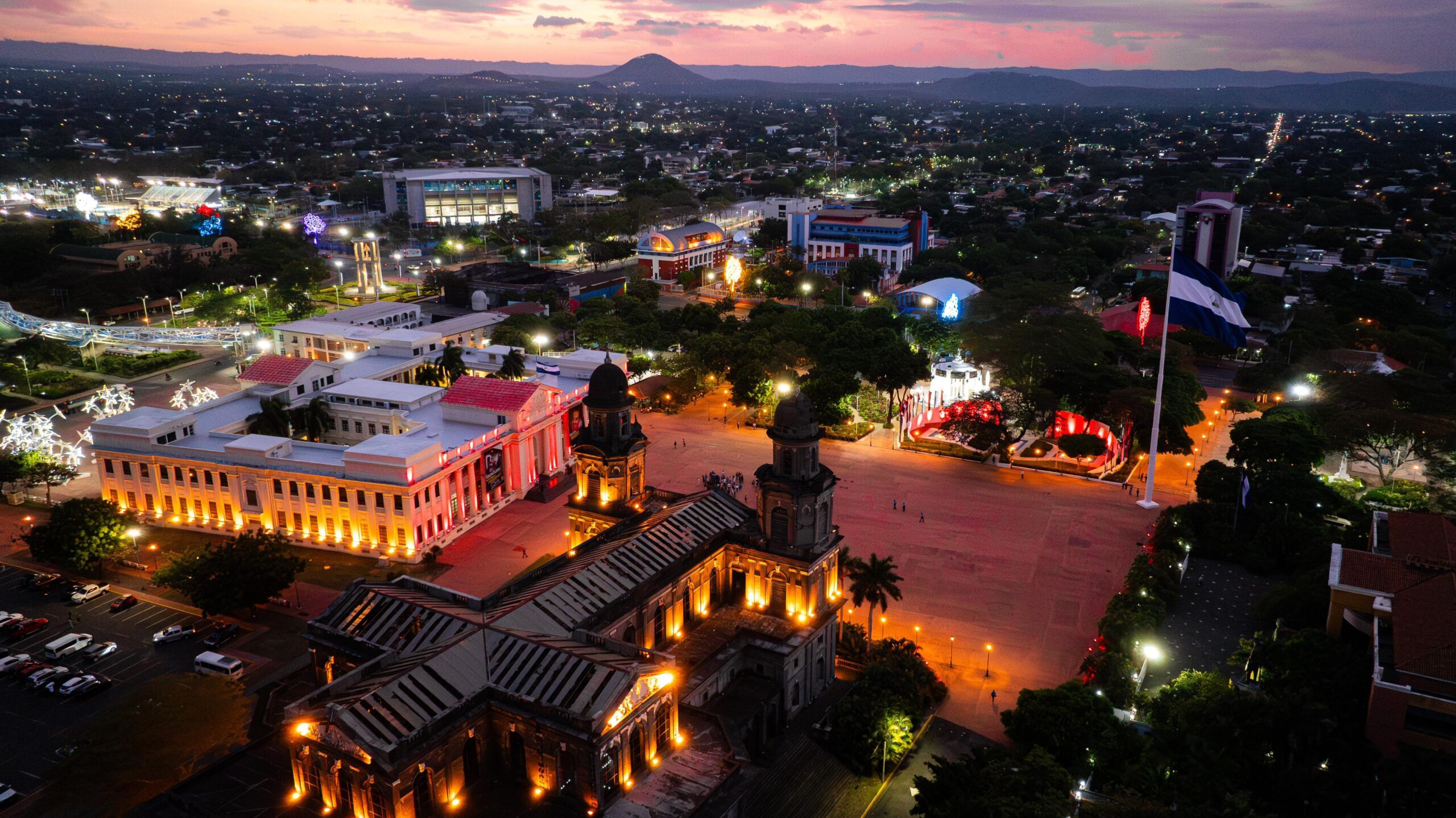 80 aniversario de la Victoria sobre el Fascismo ilumina Plaza de la Revolución