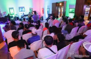 Jóvenes disfrutaron concierto de bossa jazz en el Paseo Xolotlán