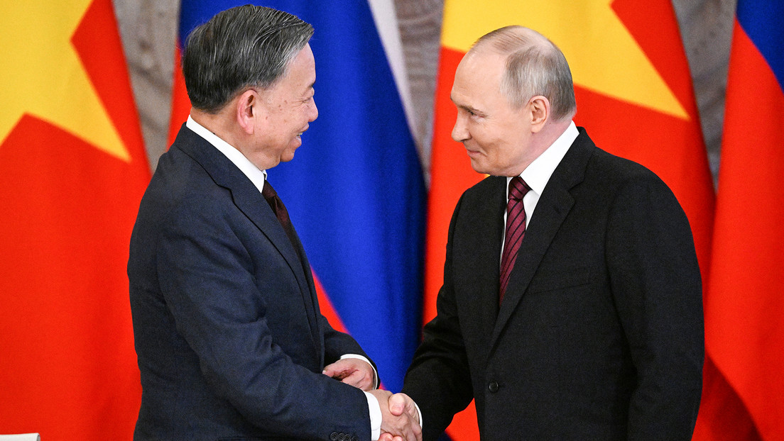 “De la taiga hasta los mares británicos, el Ejército Rojo es el más fuerte”: Putin confirma lazos de defensa con socio de Asia