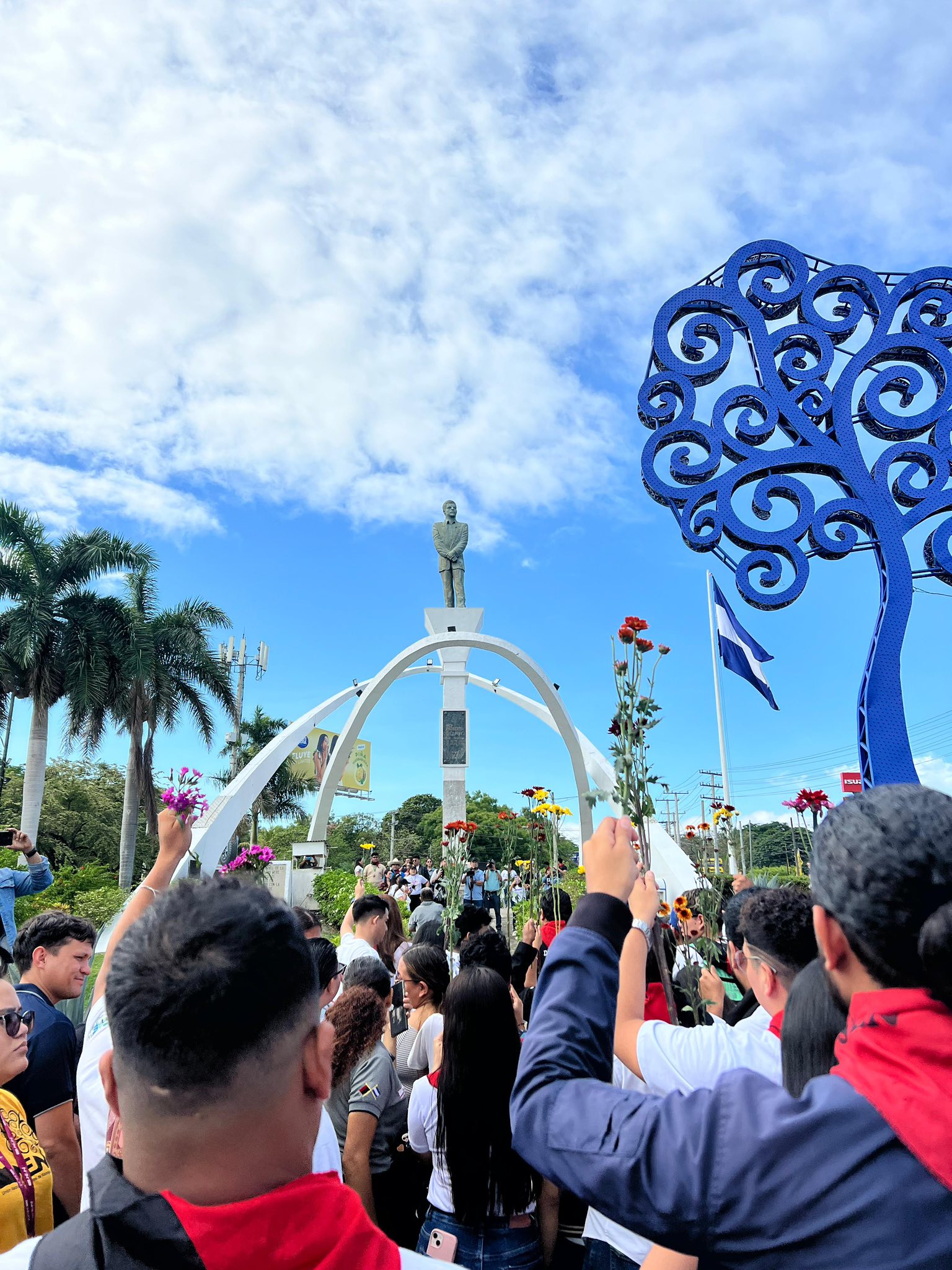 Juventud nicaragüense ratifica su compromiso con la paz en el 96 aniversario del natalicio de Rigoberto López Pérez