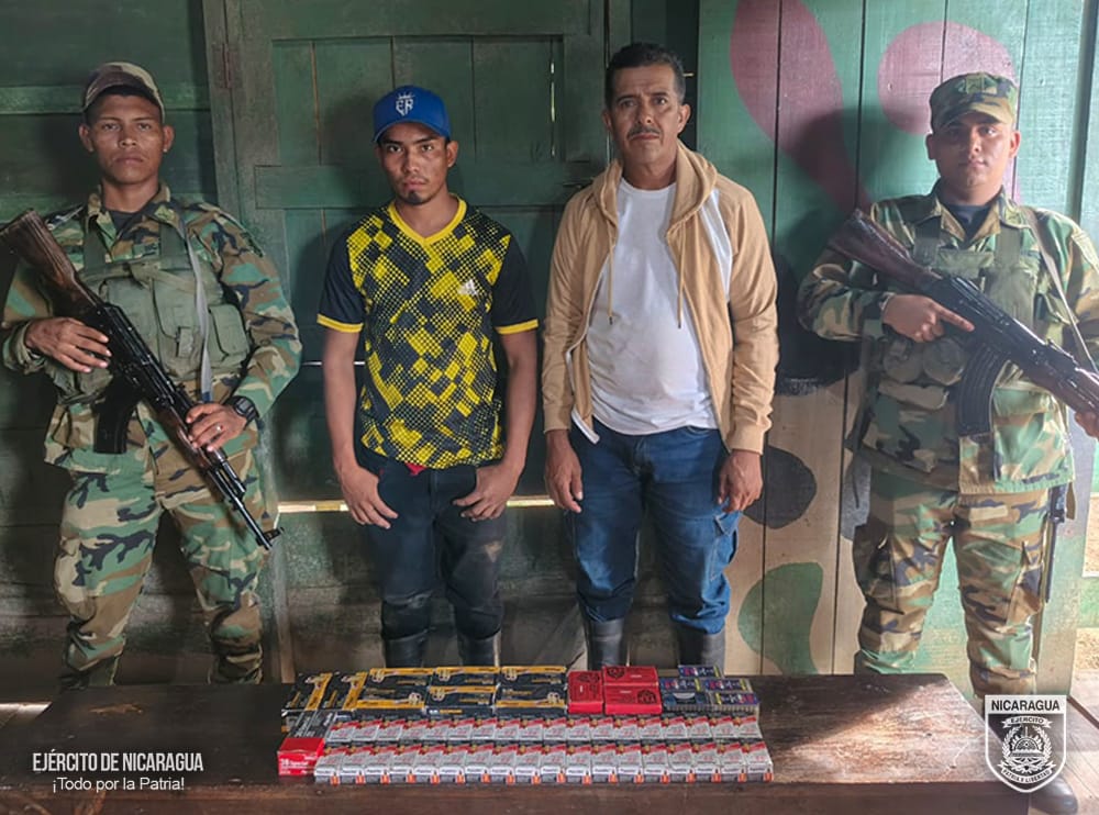 Tres nicaragüenses fueron retenidos por trasegar municiones y un arma en Río San Juan