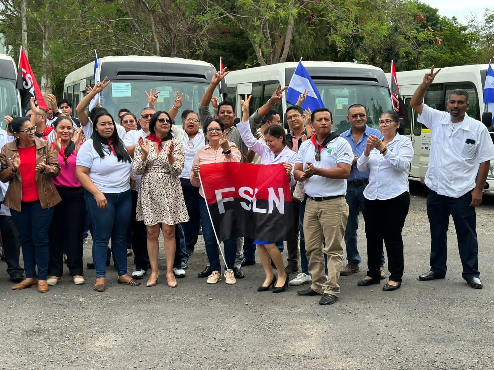 Gobierno Sandinista entrega nuevas unidades de transporte a los Silais