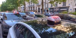 Taxistas paralizan sus actividades por protestas