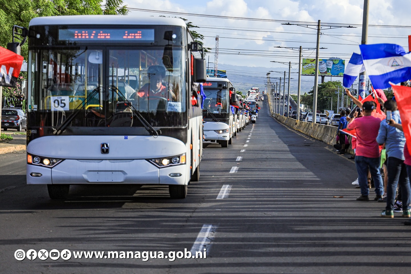 Este sábado gobierno entregará a transportistas 100 buses nuevos chinos en saludo a El Danto