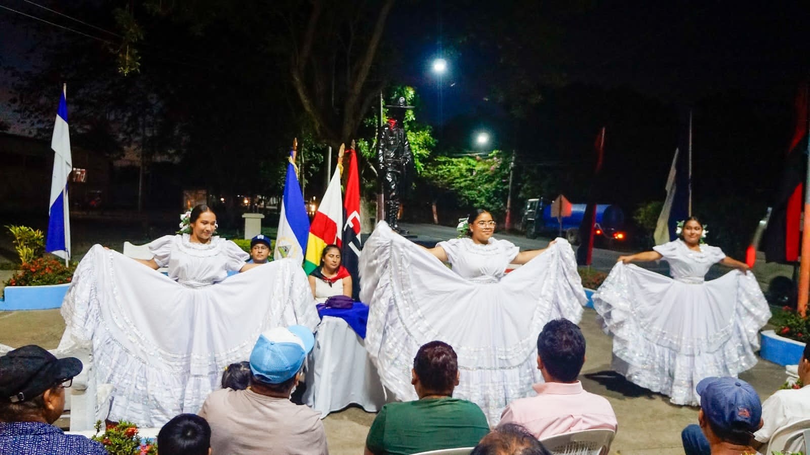 Familias de 14 barrios beneficiadas con sistema de iluminación en San Marcos