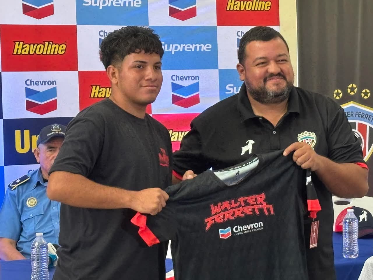 Presentan al nuevo técnico del equipo Walter Ferretti