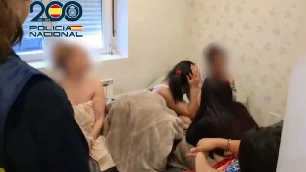 Cae red de explotación sexual que sometía a sus víctimas con santería