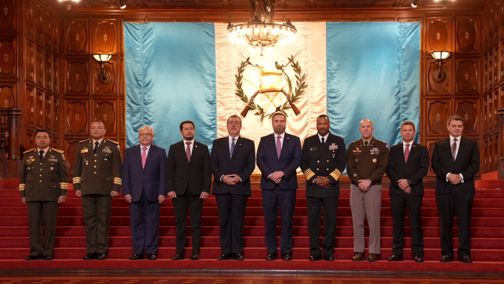 EE.UU. se asegura puerto clave