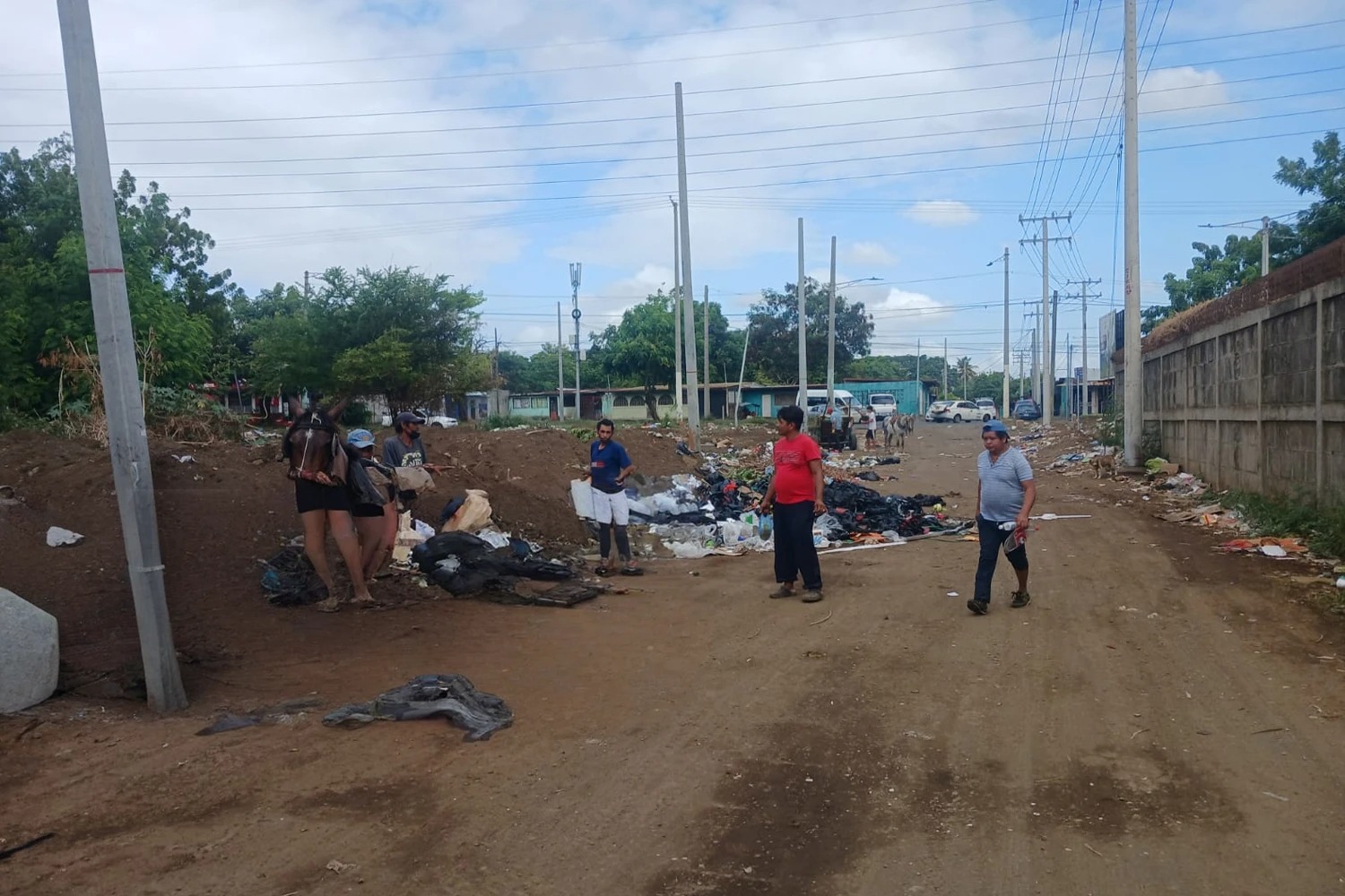 Denuncian creación de un botadero de basura ilegal en el barrio Jonathan González