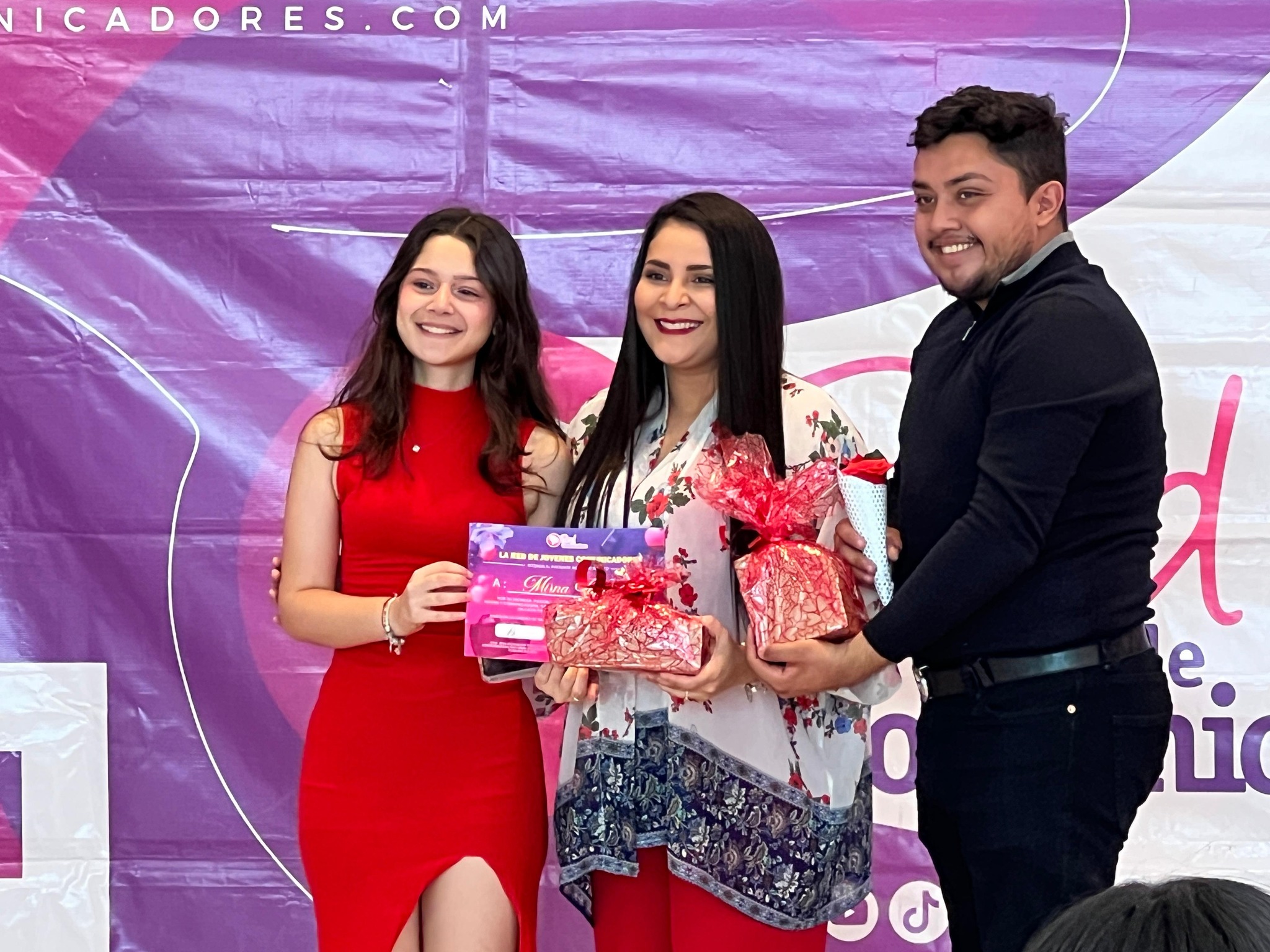 Mujeres periodistas son homenajeadas previo al Día de las Madres en Managua
