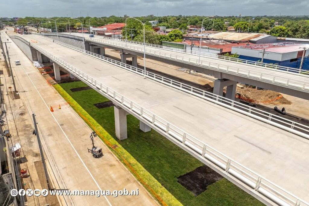 Ornamentación embellece tramo IV de la Pista Héroes de la Insurrección en Managua