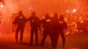 La fiesta por el triunfo del PSG deja dos muertos, un policía en coma y casi 560 detenidos
