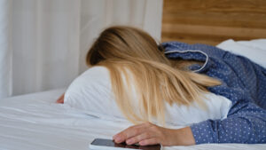 La gente que se acuesta tarde sufre un deterioro cognitivo más rápido