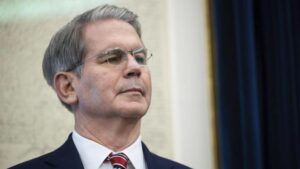 Secretario del Tesoro defiende aranceles de Trump pese a alzas de precios