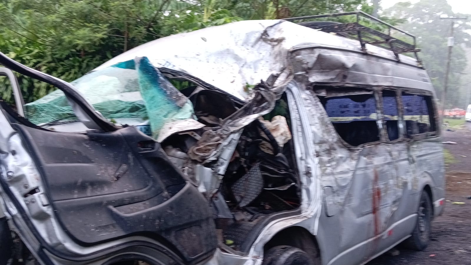 Nueve lesionados tras choque entre camión y microbús de pasajeros en carretera Jinotepe-San Marcos
